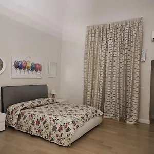 Indahouse , Bari Italien